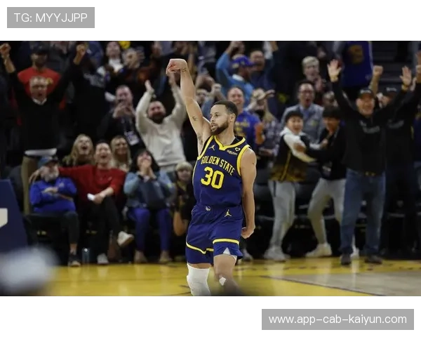 勇士队核心库里再度爆发，三分雨点不停，勇士队为库里布置的战术