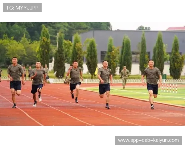 “三叉湖飞盘赛:飞盘对决让田径场充满空中热力” “三叉湖飞盘赛:飞盘对决让田径场充满空中热力”